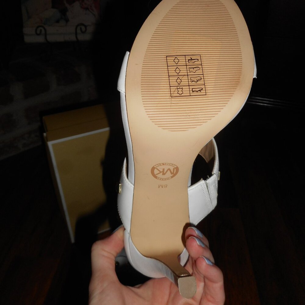 NIB Michael Kors White Cuff heels with gold stud details, 8M - Picture 7 of 8